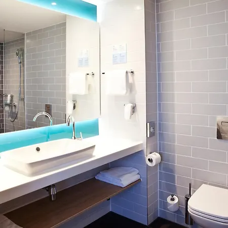 Hotel Express & By Ihg 3*