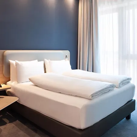 Express & By Ihg Hotel 3*