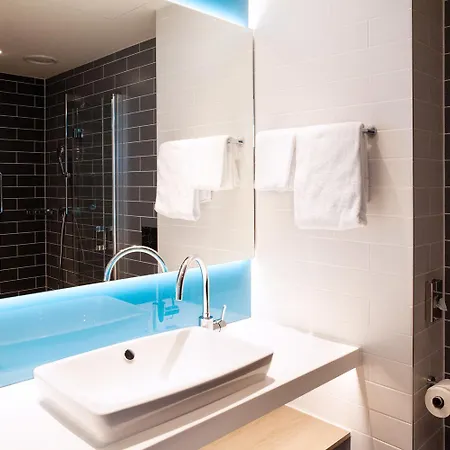Hotel Express & By Ihg 3*