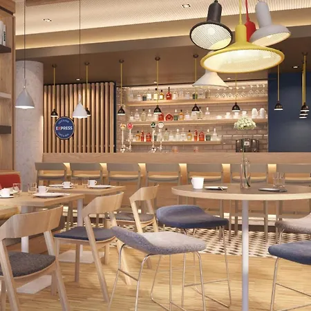 Express & By Ihg Hotel *