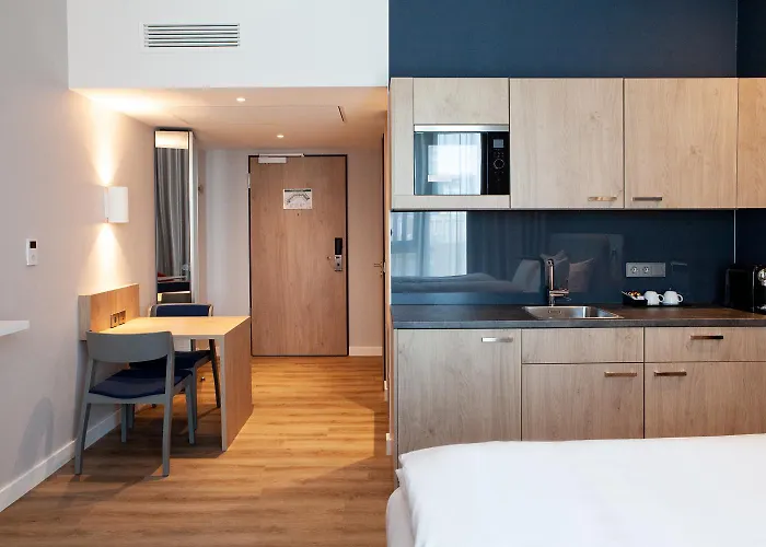 酒店 Express & By Ihg