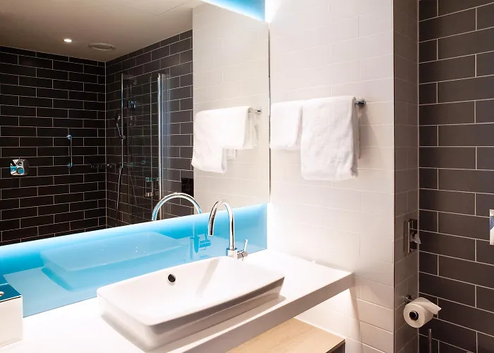 酒店 Express & By Ihg *