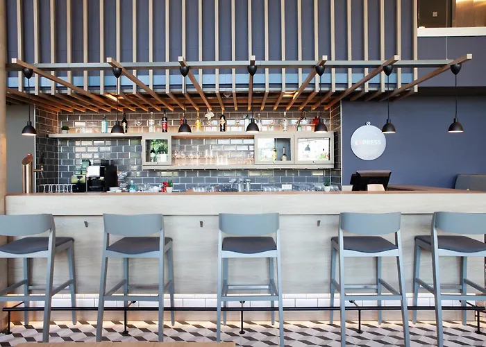 酒店 Express & By Ihg *