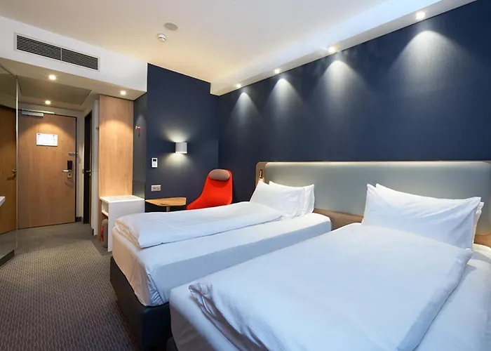 酒店 Express & By Ihg