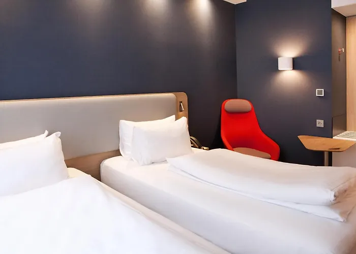 Express & By Ihg 酒店